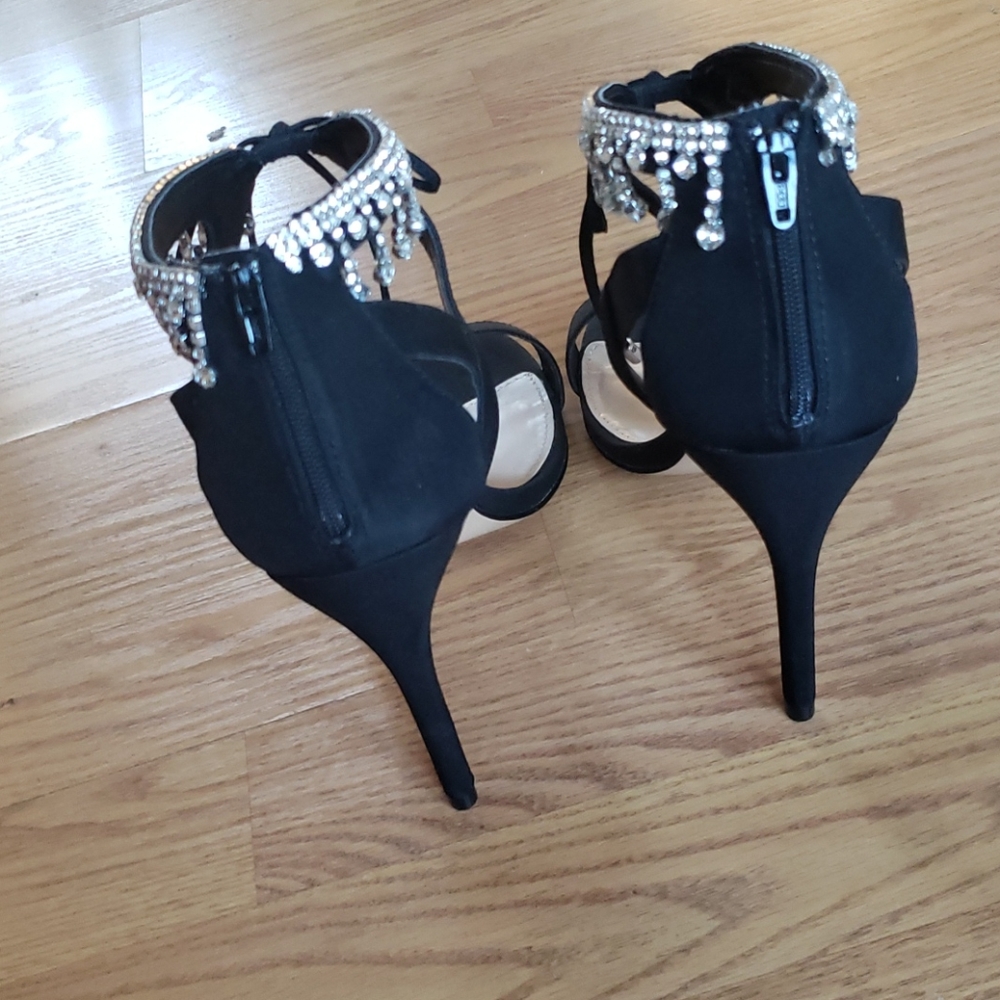 Heels - Picture 3 of 10